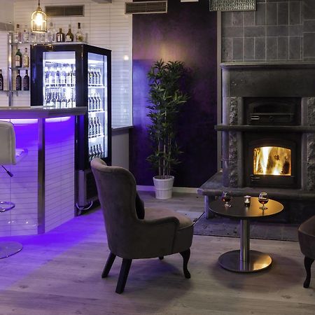 Hotell Restaurang Naemforsen Näsåker Esterno foto
