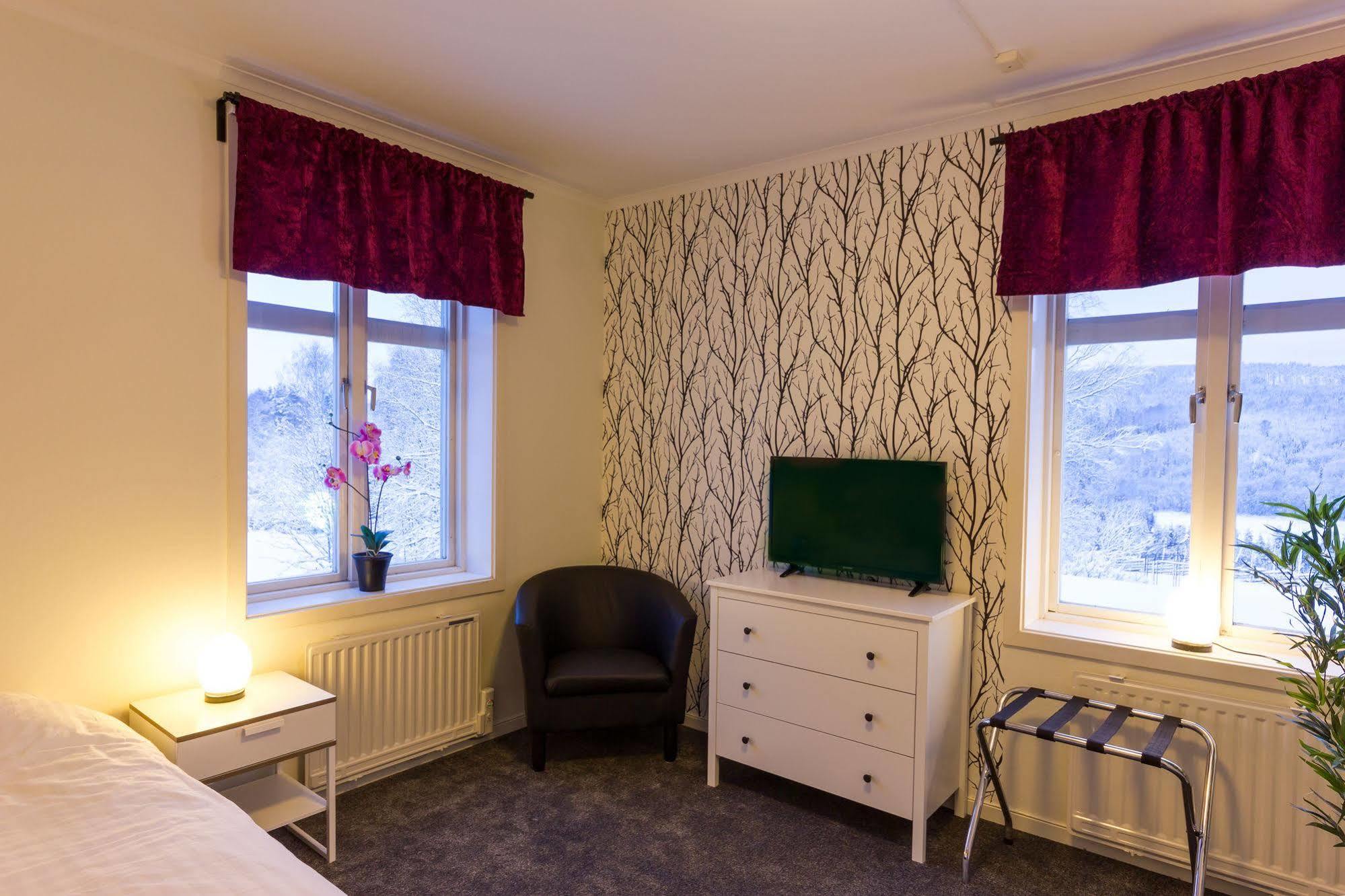 Hotell Restaurang Naemforsen Näsåker Esterno foto